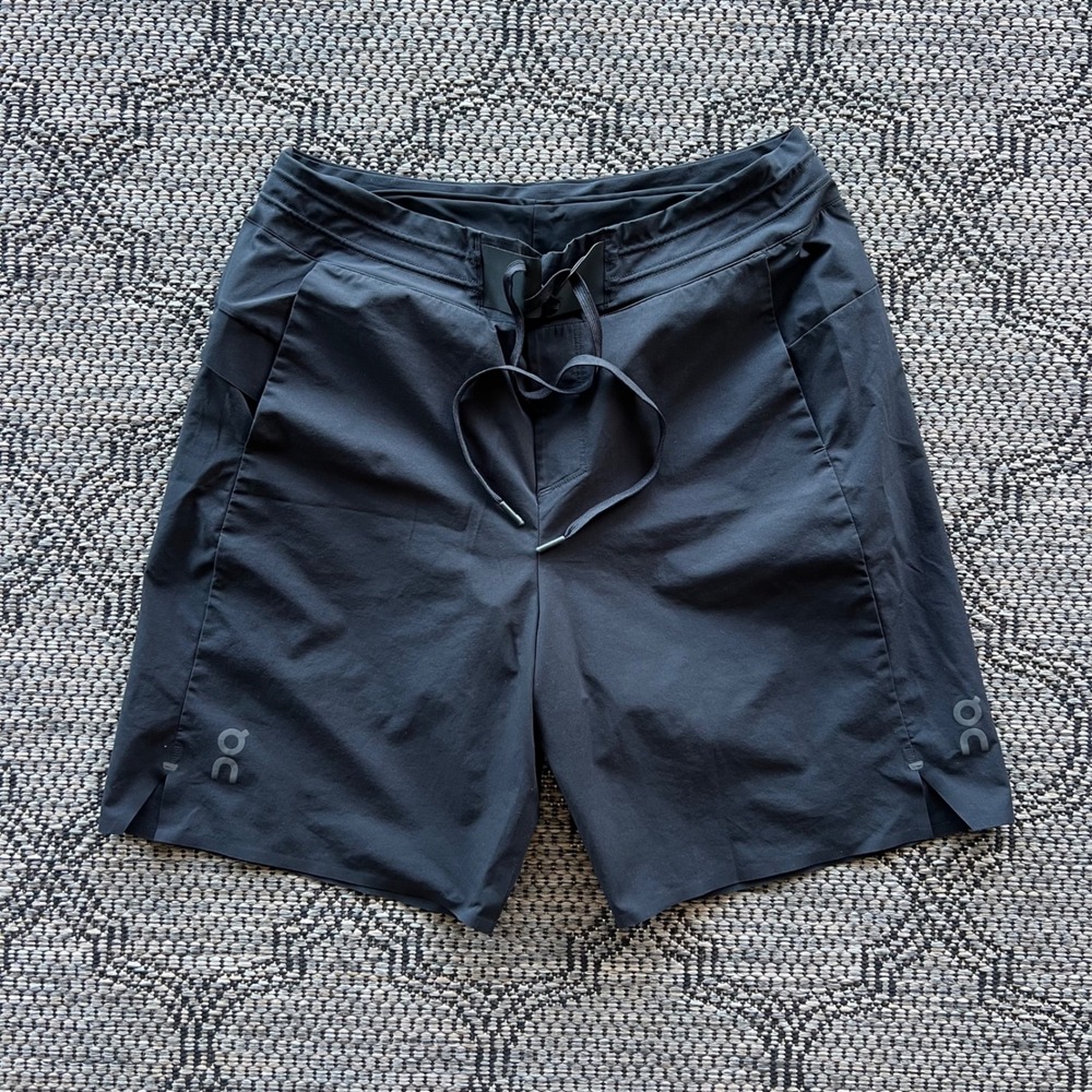 On Running Shorts Mens Medium Black Hybrid Lightweight Training Athletic Gear